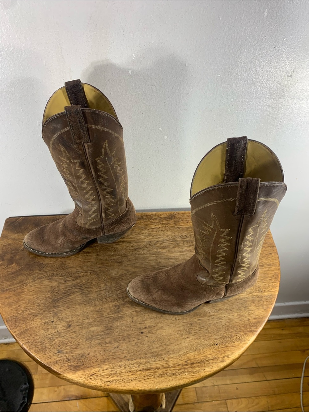 Vintage distressed leather cowboy boots - Picture 4 of 13